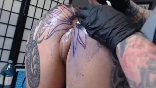 Darcy Diamond Gets Asshole Tattooed By Trevor Whelen For 4.5 Hours 25Mins Tl – Infected By Sickick