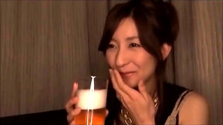 欲求不満な人妻は男二人に弄られると喘いでしまう