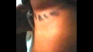 Novinha Tatuada Sentando Gostoso