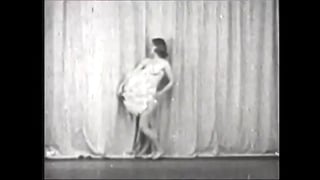Sexy Vintage Brunette Loves To Entertain The Crowd Naked Showing Her Beautiful Figure